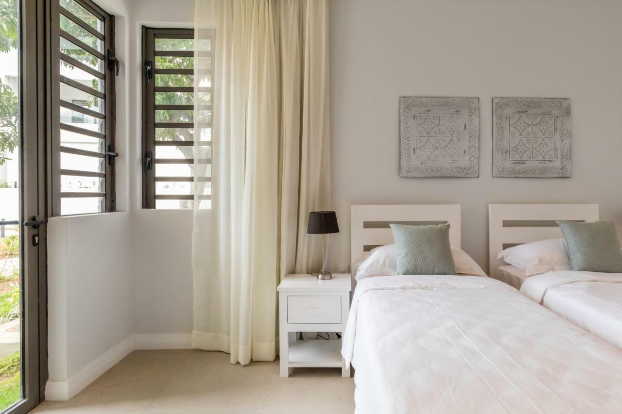 Caplage - Beachfront Ground Floor Apartment In Tamarin Bagian luar foto